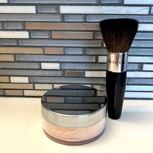 NWOT Ivory 0.5 Mineral Powder Foundation W/brush